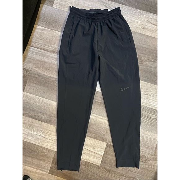 Nike NWT Standard Fit Basketball Black Dry Fit Sweatpants, Size Medium, MSRP $70 - Picture 1 of 10